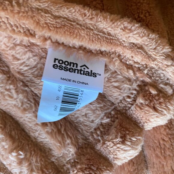 Pair Room Essentials Channeled Plush Terracotta Throw Blanket 50"x60" Midweight - Picture 4 of 5
